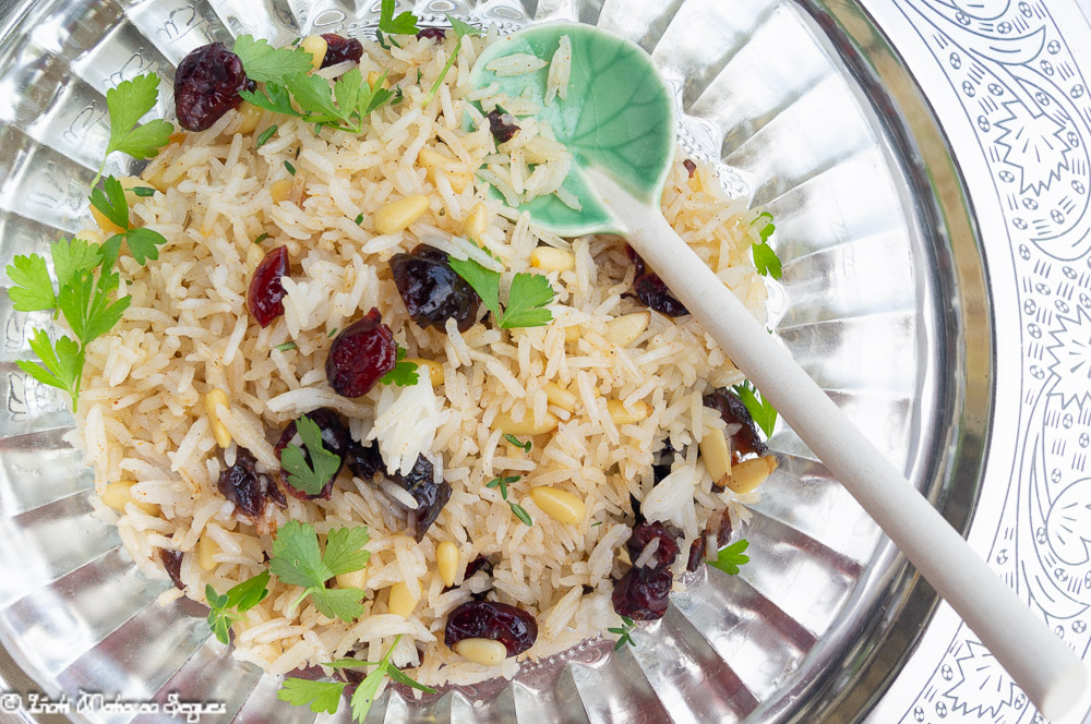 Arroz Basmatti con arándanos, ciruelas y piñones