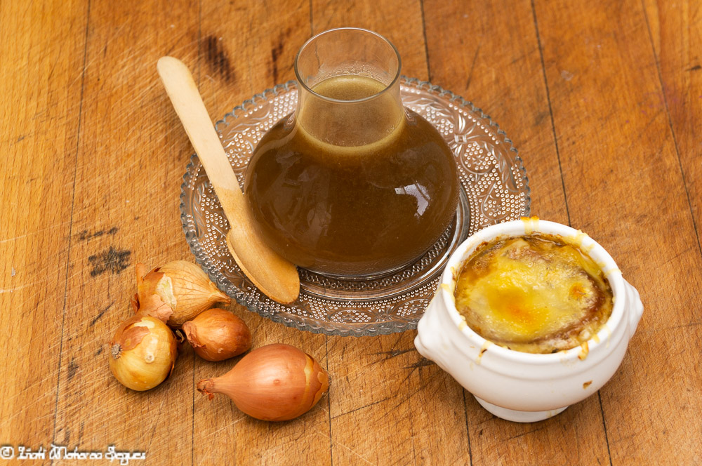 Caldo de cebolla en crock pot