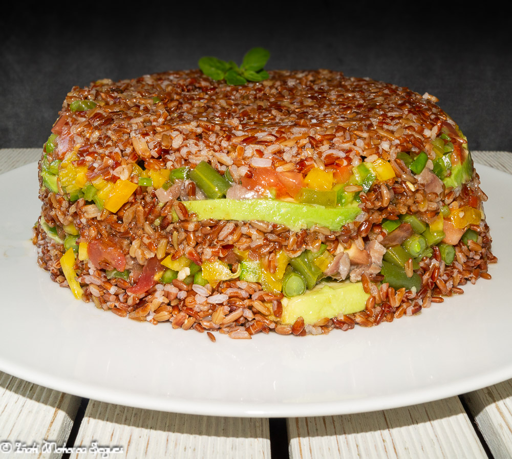 Ensalada con arroz rojo integral