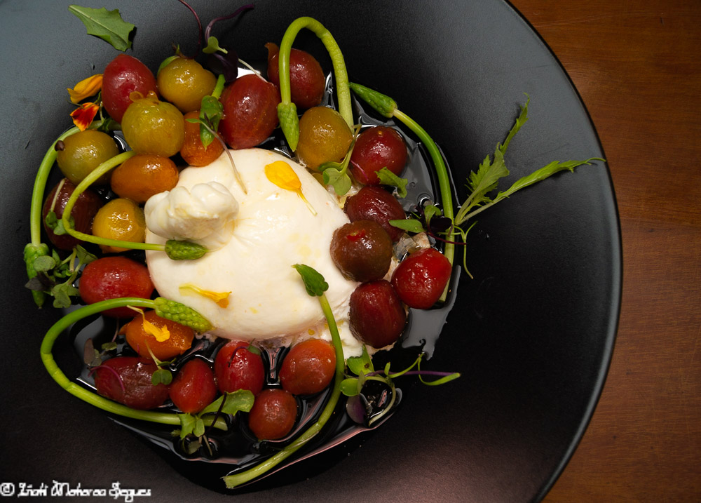 Ensalada de burrata y tomates cherry