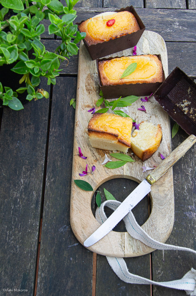 Financiers con lemond curd