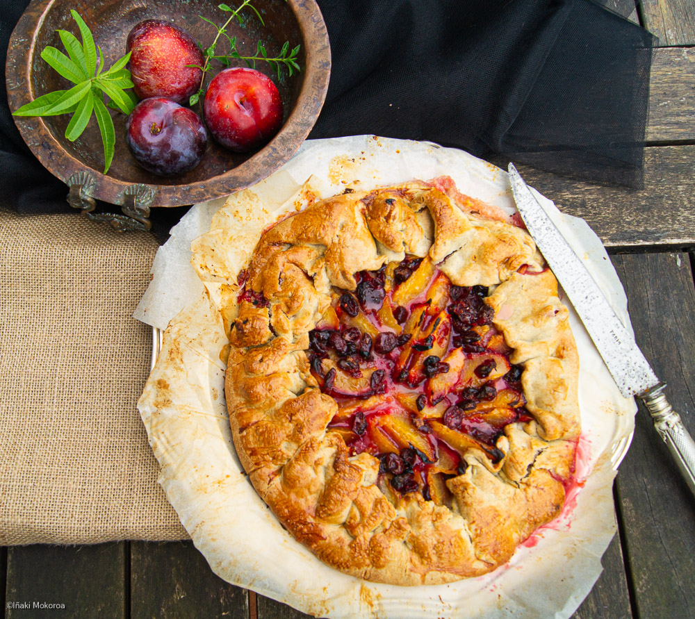 Galette de ciruelas y arándanos