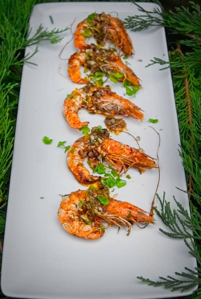 Langostinos con zumaque, cilantro, limón y ajo