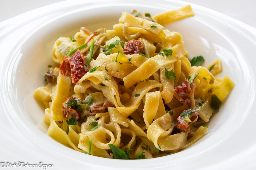 Pasta fresca con ajetes y gorgonzola