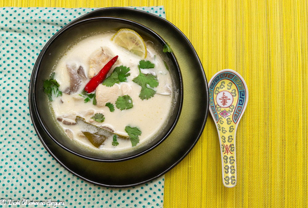 Tom Kha Kai (Sopa de pollo con leche de coco)