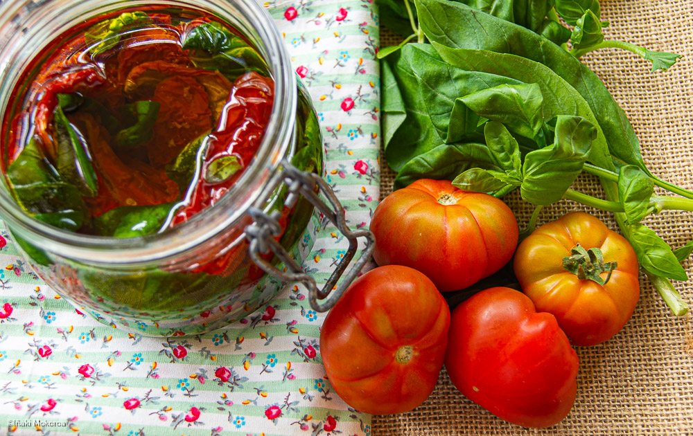 Tomates secos en aceite de albahaca